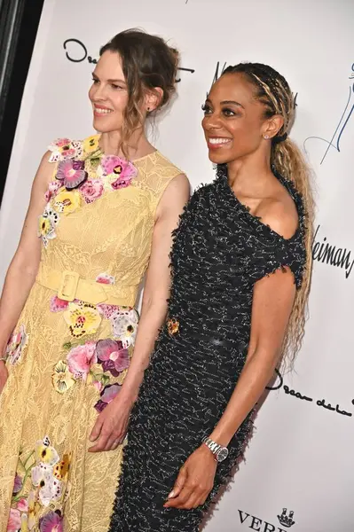 Beverly Hills, CA USA - 8 Mayıs 2025: Hilary Swank, Nischelle Turner Üniversiteler arası Yıllık Bahar Yemeği ve Oscar de la Renta Moda Gösterisine katıldı