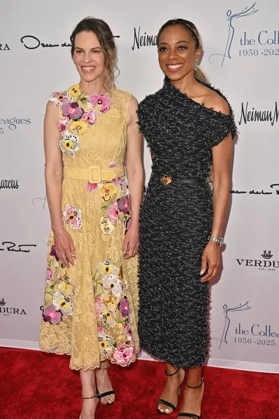 Beverly Hills, CA USA - 8 Mayıs 2025: Hilary Swank, Nischelle Turner Üniversiteler arası Yıllık Bahar Yemeği ve Oscar de la Renta Moda Gösterisine katıldı