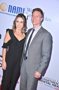Beverly Hills, CA USA - 8 Mayıs 2025: Scott Porter, Kelsey Mayfield 2025 NAMI Akıl Sağlığı Galasına katıldı