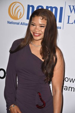 Beverly Hills, CA USA - 8 Mayıs 2025: Storm Reid 2025 NAMI Akıl Sağlığı Galasına katıldı