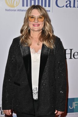 Beverly Hills, CA USA - 8 Mayıs 2025: Madchen Amick 2025 NAMI Akıl Sağlığı Galasına katıldı