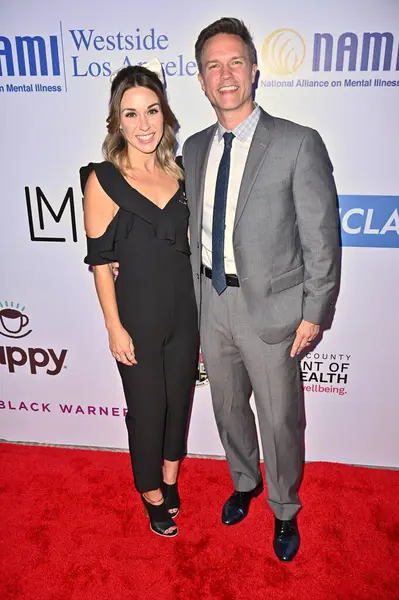 Beverly Hills, CA USA - 8 Mayıs 2025: Scott Porter, Kelsey Mayfield 2025 NAMI Akıl Sağlığı Galasına katıldı