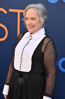 Hollywood, CA USA - 7 Mayıs 2025 Kathy Bates CBS Festivali 'ne katıldı