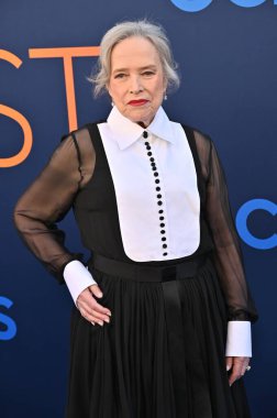 Hollywood, CA USA - 7 Mayıs 2025 Kathy Bates CBS Festivali 'ne katıldı