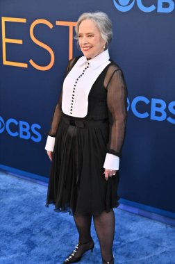 Hollywood, CA USA - 7 Mayıs 2025 Kathy Bates CBS Festivali 'ne katıldı