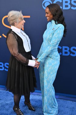 Hollywood, CA USA - 7 Mayıs 2025: Kathy Bates, Skye P Marshall CBS Festivali 2025 'e katıldı