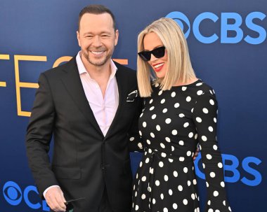 Hollywood, CA USA - 7 Mayıs 2025: Donnie Wahlberg, Jenny McCarthy CBS Festivali 2025 'e katıldı