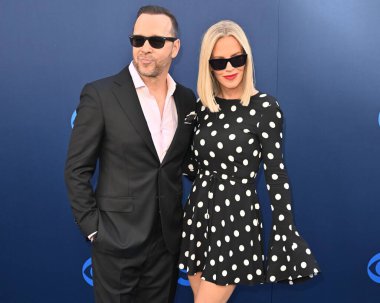 Hollywood, CA USA - 7 Mayıs 2025: Donnie Wahlberg, Jenny McCarthy CBS Festivali 2025 'e katıldı