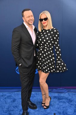 Hollywood, CA USA - 7 Mayıs 2025: Donnie Wahlberg, Jenny McCarthy CBS Festivali 2025 'e katıldı