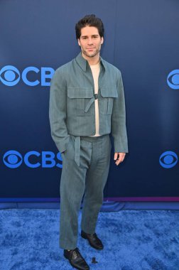 Hollywood, CA USA - 7 Mayıs 2025: Asher Grodman CBS Festivali 2025 'e katıldı