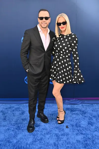 Hollywood, CA USA - 7 Mayıs 2025: Donnie Wahlberg, Jenny McCarthy CBS Festivali 2025 'e katıldı