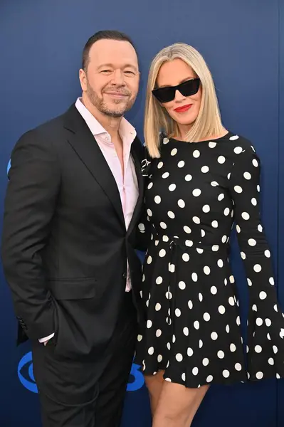 Hollywood, CA USA - 7 Mayıs 2025: Donnie Wahlberg, Jenny McCarthy CBS Festivali 2025 'e katıldı