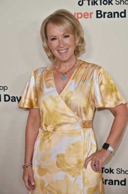 Santa Monica, CA USA - 14 Mayıs 2025: Tara Tesher QVC TikTok Shop Super Brand Day 'e katıldı