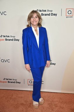 Santa Monica, CA USA - 14 Mayıs 2025: Sue Schick QVC TikTok Shop Super Brand Day 'e katıldı