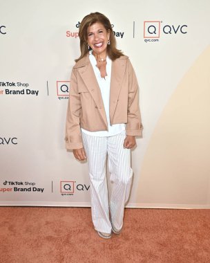 Santa Monica, CA USA - 14 Mayıs 2025: Hoda Kotb QVC TikTok Shop Super Brand Day 'e katıldı