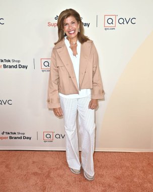 Santa Monica, CA USA - 14 Mayıs 2025: Hoda Kotb QVC TikTok Shop Super Brand Day 'e katıldı