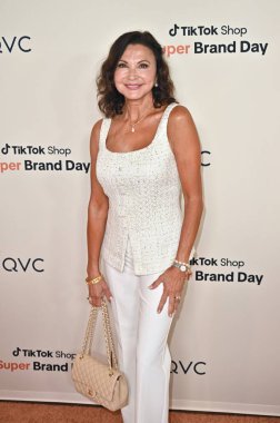 Santa Monica, CA USA - 14 Mayıs 2025: Anna Marie Tornado Austin QVCs TikTok Shop Super Brand Day 'e katıldı