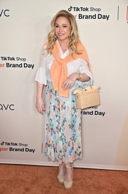 Santa Monica, CA USA - 14 Mayıs 2025: Kathy Hilton QVC 's TikTok Shop Super Brand Day' e katıldı
