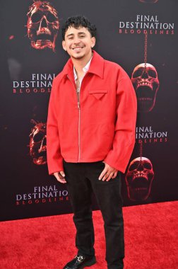 Hollywood, CA USA - 12 Mayıs 2025: Alex Guzman Final Destination Bloodlines 'ın galasına katıldı