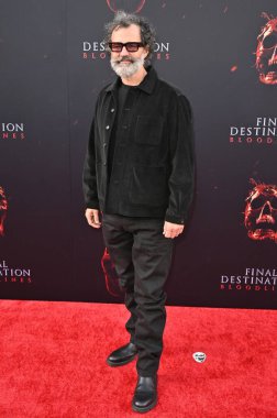 Hollywood, CA USA - 12 Mayıs 2025: Greg Yaitanes Son Durak Kan Çizgileri 'nin prömiyerine katıldı