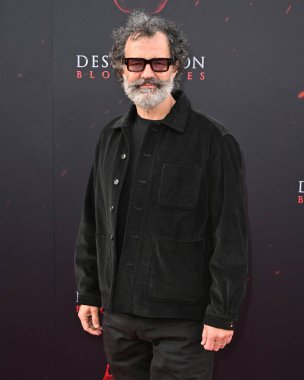Hollywood, CA USA - 12 Mayıs 2025: Greg Yaitanes Son Durak Kan Çizgileri 'nin prömiyerine katıldı