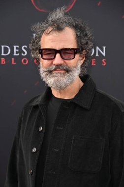 Hollywood, CA USA - 12 Mayıs 2025: Greg Yaitanes Son Durak Kan Çizgileri 'nin prömiyerine katıldı