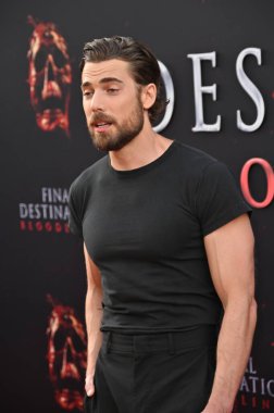 Hollywood, CA USA - 12 Mayıs 2025: Dustin Milligan Son Durak Kan Hattının galasına katıldı