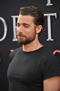 Hollywood, CA USA - 12 Mayıs 2025: Dustin Milligan Son Durak Kan Hattının galasına katıldı