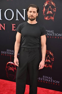 Hollywood, CA USA - 12 Mayıs 2025: Dustin Milligan Son Durak Kan Hattının galasına katıldı