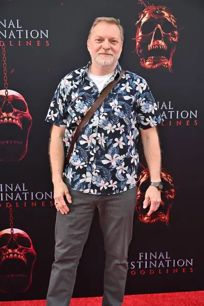 Hollywood, CA USA - 12 Mayıs 2025: Alex Zahara Son Durak Kan Hattının prömiyerine katıldı