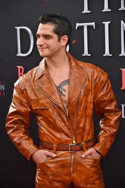 Hollywood, CA USA - 12 Mayıs 2025: Tyler Posey Son Durak Kan Çizgileri 'nin galasına katıldı