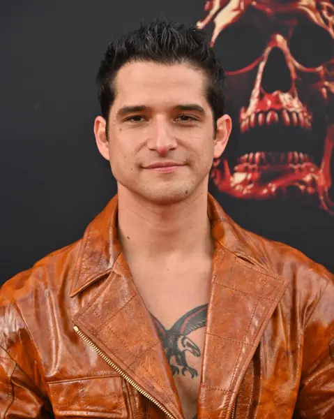 Hollywood, CA USA - 12 Mayıs 2025: Tyler Posey Son Durak Kan Çizgileri 'nin galasına katıldı