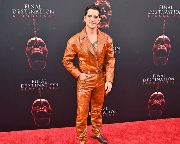 Hollywood, CA USA - 12 Mayıs 2025: Tyler Posey Son Durak Kan Çizgileri 'nin galasına katıldı