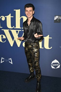 Batı Hollywood, CA USA - 23 Mayıs 2025: Alexander James Rodriguez Worth The Wait 'in gösterimine katıldı