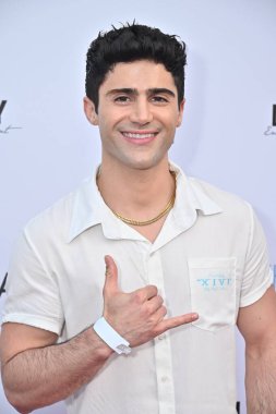 Los Angeles, CA USA - 5 Haziran 2025: Max Ehrich LANY Entertainments Summer Mixer 'a katıldı