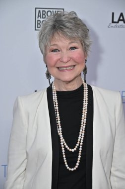 Los Angeles, CA USA - 5 Haziran 2025: Dee Wallace LANY Entertainments Summer Mixer 'a katıldı