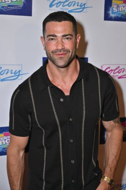 Burbank, CA USA - 7 Haziran 2025: Jesse Metcalfe The Wedding Singer 'ın açılış gecesine katıldı