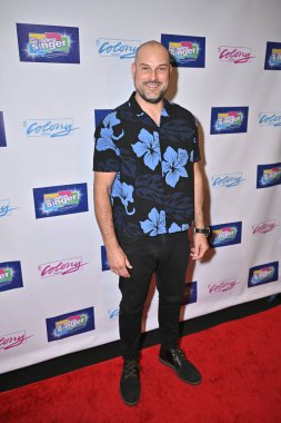 Burbank, CA USA - 7 Haziran 2025: Max Adler The Wedding Singer 'ın açılış gecesine katıldı