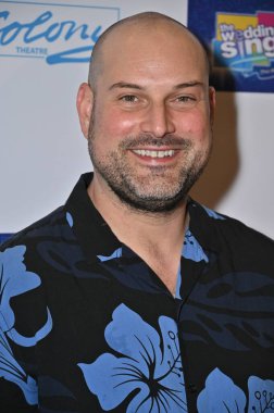 Burbank, CA USA - 7 Haziran 2025: Max Adler The Wedding Singer 'ın açılış gecesine katıldı