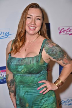 Burbank, CA USA - 7 Haziran 2025: Ashley Erikson The Wedding Singer The Musical 'ın açılış gecesine katıldı