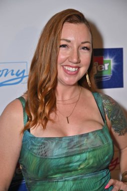 Burbank, CA USA - 7 Haziran 2025: Ashley Erikson The Wedding Singer The Musical 'ın açılış gecesine katıldı