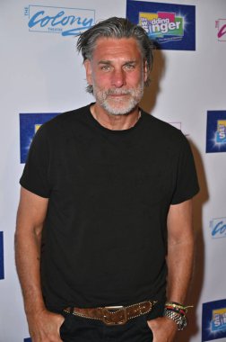 Burbank, CA USA - 7 Haziran 2025: James Hyde The Wedding Singer The Musical 'ın açılış gecesine katıldı