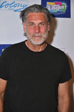 Burbank, CA USA - 7 Haziran 2025: James Hyde The Wedding Singer The Musical 'ın açılış gecesine katıldı