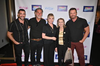 Burbank, CA USA - 7 Haziran 2025: Jesse Metcalfe, James Hyde, Kim Johnston Ulrich, Juliet Mills, Eric Martsolf The Wedding Singer The Musical 'ın açılış gecesine katıldı