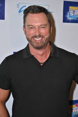 Burbank, CA USA - 7 Haziran 2025: Eric Martsolf The Wedding Singer The Musical 'ın açılış gecesine katıldı