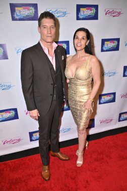 Burbank, CA USA - 7 Haziran 2025: Sean Kanan, Michelle Kanan The Wedding Singer The Musical 'ın açılış gecesine katıldı