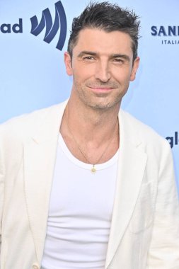 Beverly Hills, CA USA - 12 Haziran 2025: Stuart O Keeffe LA Magazines Pride 2025 Kutlamalarına katıldı