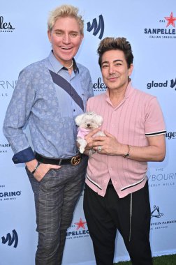 Beverly Hills, CA USA - 12 Haziran 2025: Patrik Simpson, Pol Atteu LA Magazines Pride 2025 Kutlamalarına katıldı