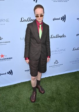 Beverly Hills, CA USA - 12 Haziran 2025: NAME LA Magazines Pride 2025 Kutlamalarına katıldı