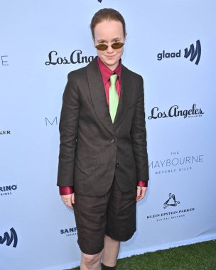 Beverly Hills, CA USA - 12 Haziran 2025 Liv Hewson LA Magazines Pride 2025 Kutlamalarına katıldı